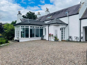 Lovely 5-Bed House in Lundin Links coastal village